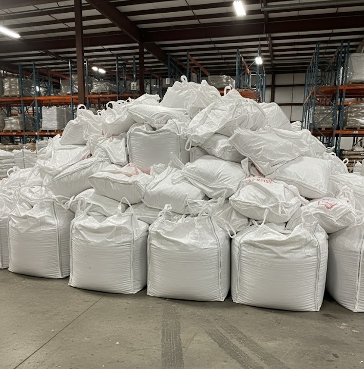 Bulk bags storage facility with professional shelving system